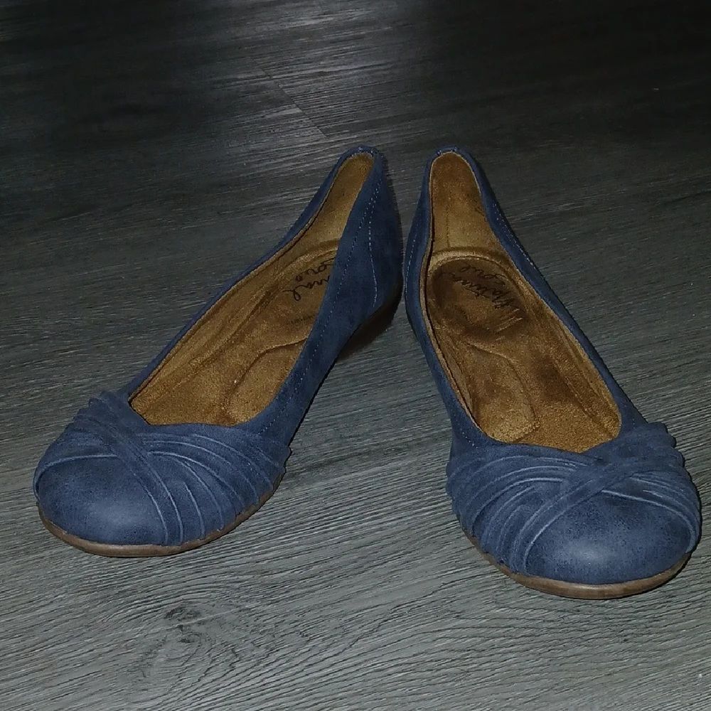 Natural Soul light navy pleated ballet flats Sz 9.5 Euc worn once
